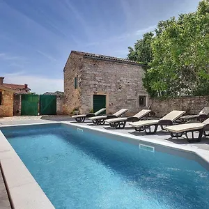 https://villa-micol.in-istria.net